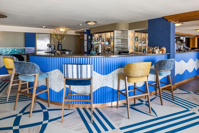 La Brise Kitchen, Bar & Coffee Shop