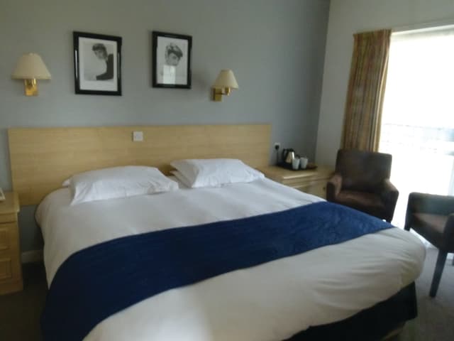 Standard double bedroom
