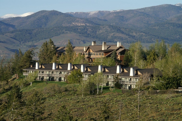 Sun Mountain Lodge