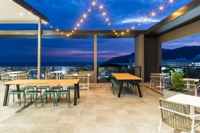 Oaks Cairns Hotel