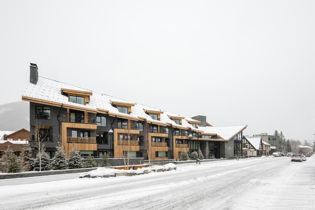Peaks Hotel & Suites