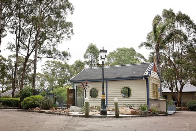 Waverley House Cottages